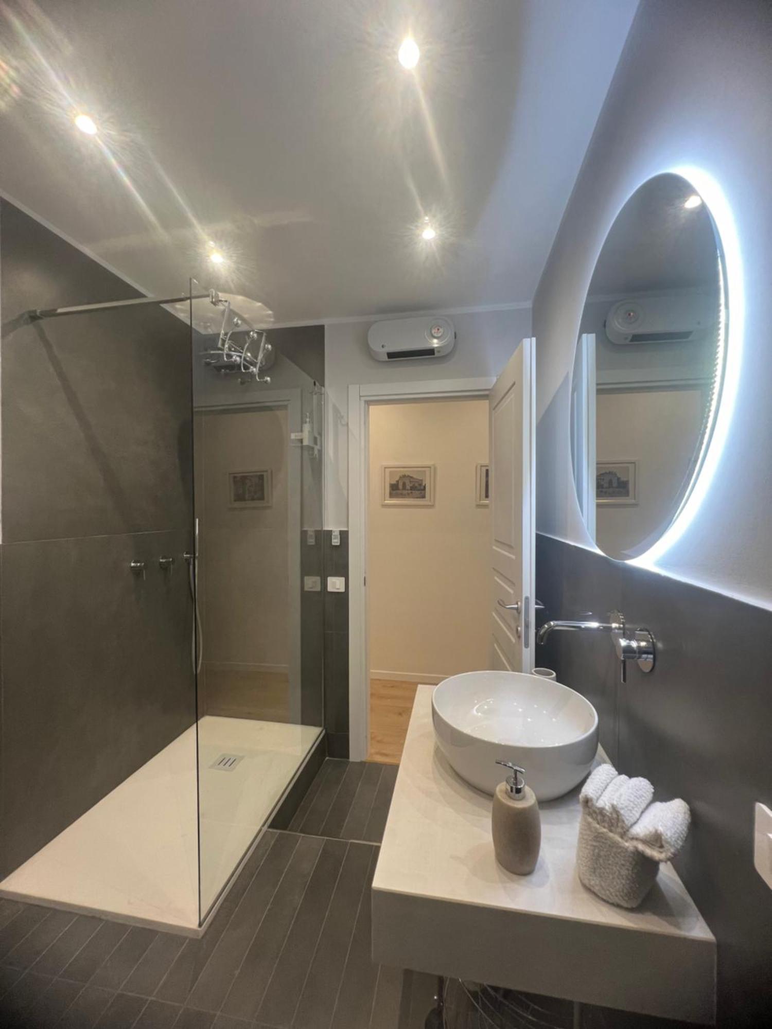 Politeama Charming Apartment ปาแลร์โม ภายนอก รูปภาพ